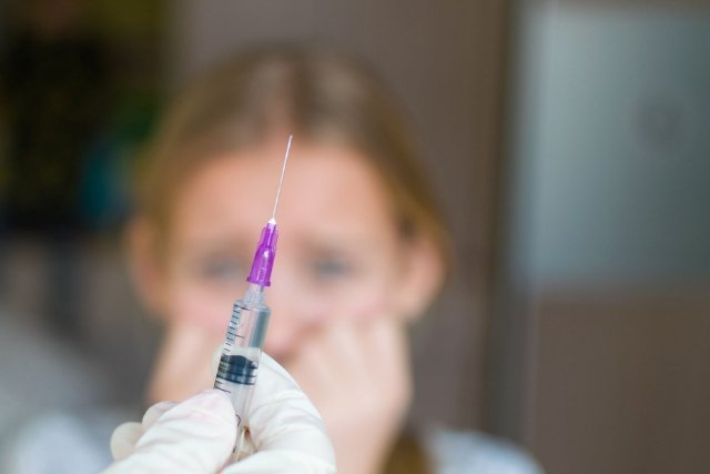 W Antyszczepionkowcy.biz gracze wcielają się w antyszczepionkowych biznesmenów, zarabiających na niewiedzy ludzi.