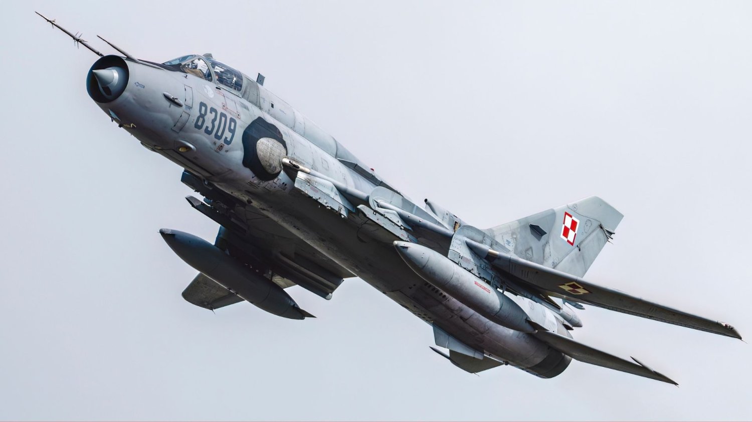 Su-22M4. Fani aviacji poruszyli problem zaniedbanych zabytkowych samolotów w Poznaniu.