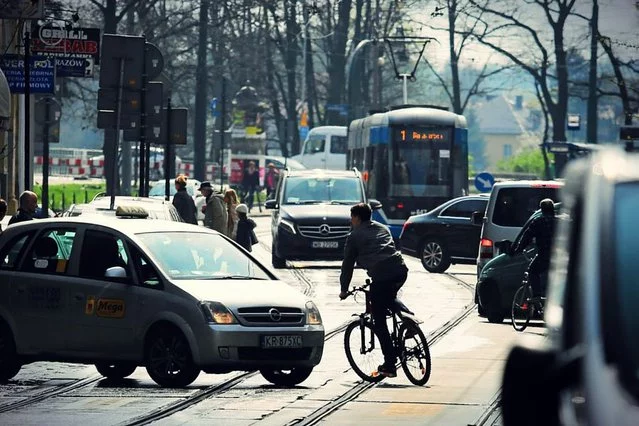 Jedną z belgijskich posłanek zafrasowała sprawa zbyt wolnego poruszania się samochodami po drodze. Okazało się, że miejscowa policja wystawia za te wykroczenie ok. 650 mandatów rocznie