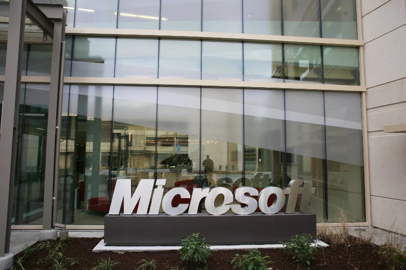Microsoft wprowadza nową wersję Outlooka na smartfony.