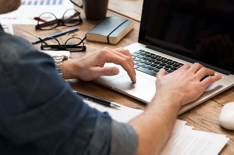 Męczy cię nawał obowiązków? Jedno proste ćwiczenie, trwające 40 sekund, pomoże odzyskać koncentrację