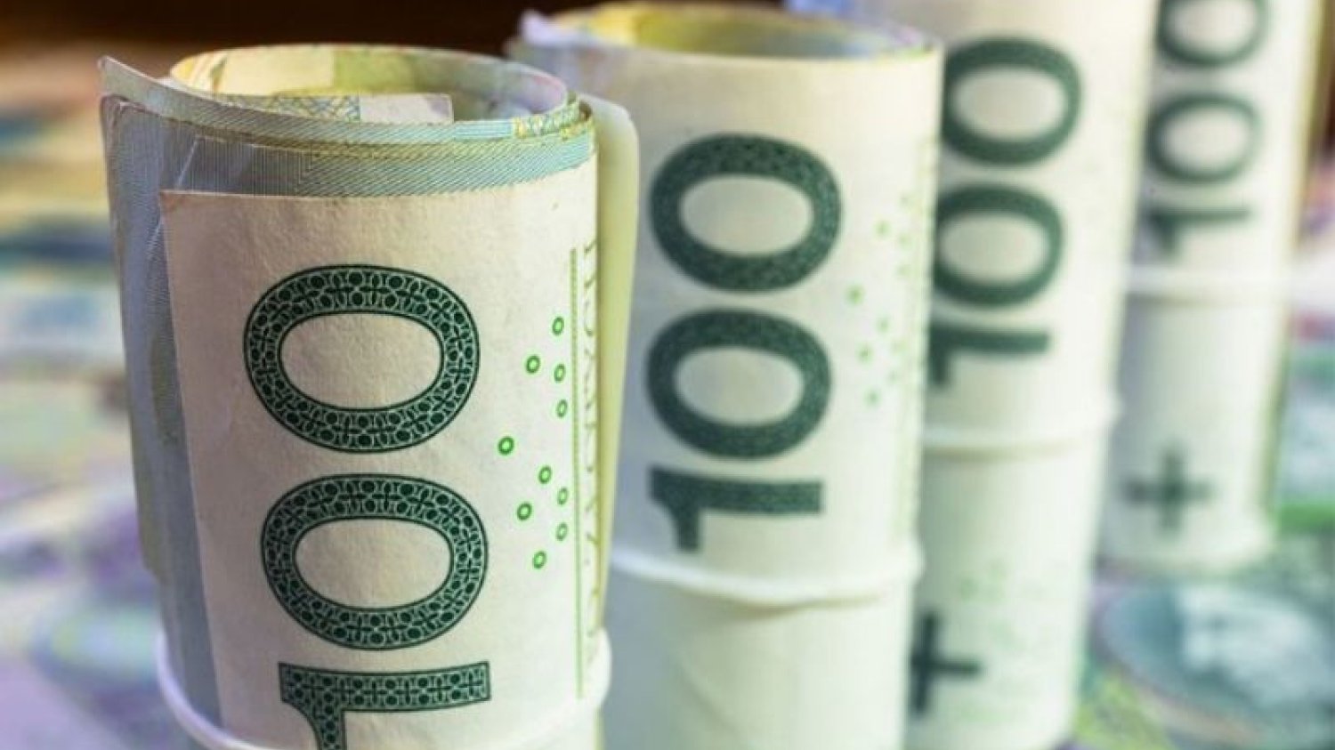 Czy plik banknotów to wylęgarnia Covid-19? Naukowcy uspokajają.