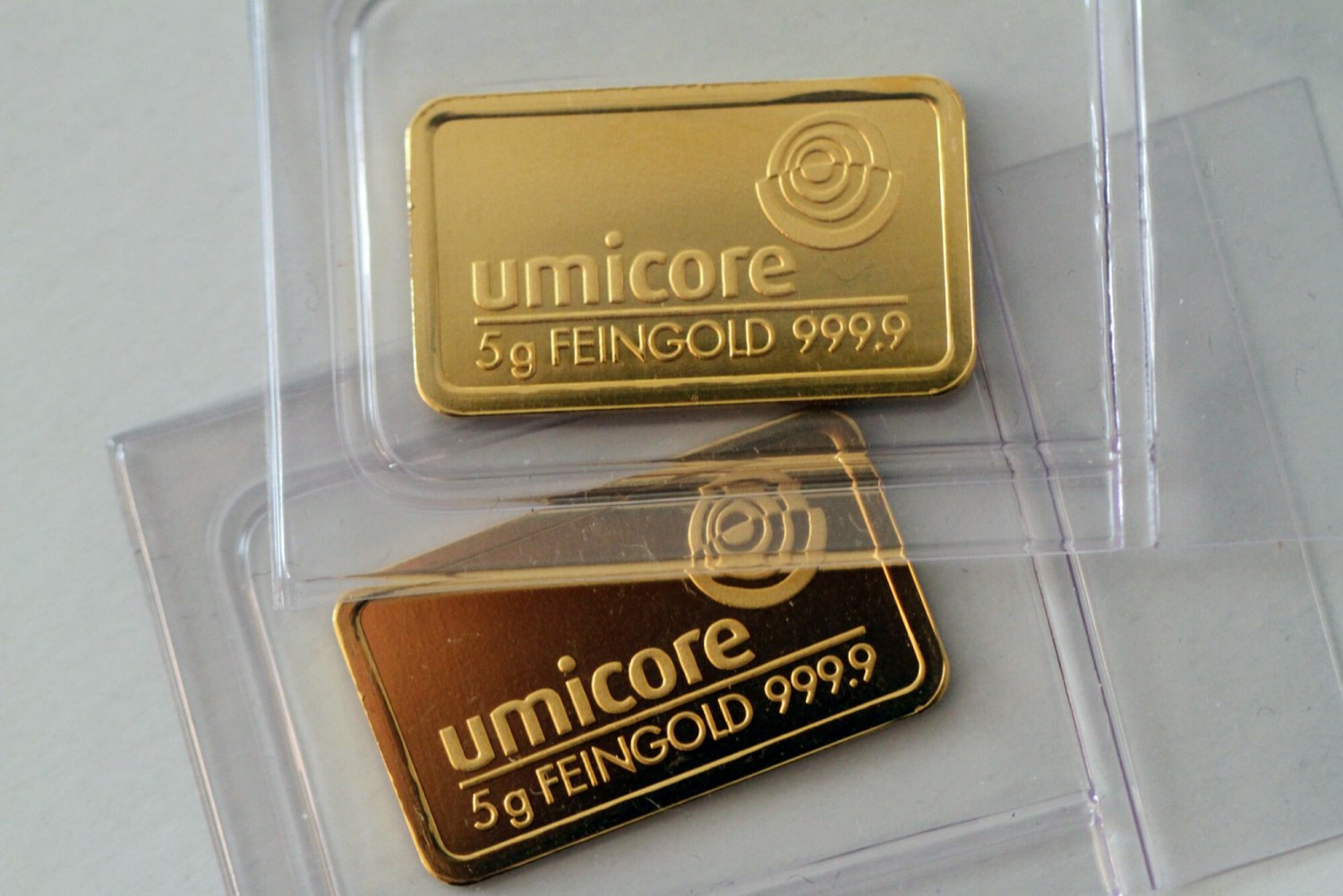 Wysoka cena złota za uncję.