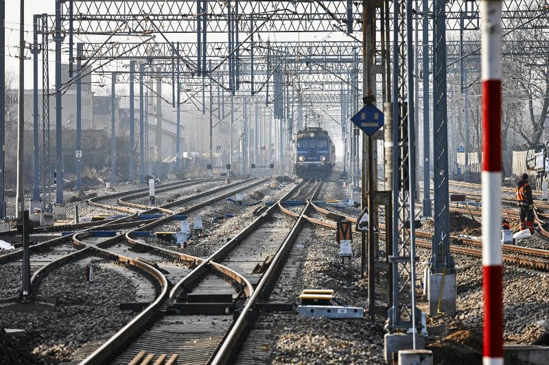 Pociągi na trasie Warszawa-Gdynia będą jeździć szybciej i bezpieczniej.