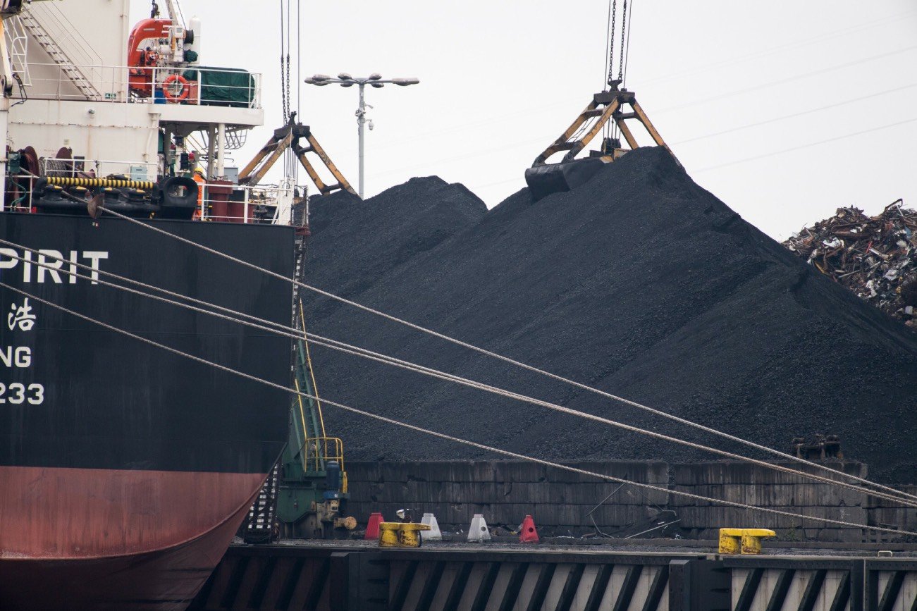 Miliony ton węgla przyjadą do Polski. Obietnica Jacka Sasina