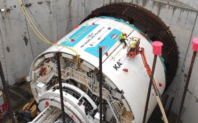 Katarzyna – duży TBM, rozpoczął prace przy dwutorowym tunelu do Łodzi Fabrycznej. Faustyna – mniejszy TBM, wykona 4 jednotorowe tunele do Łodzi Kaliskiej i Łodzi Żabieniec.