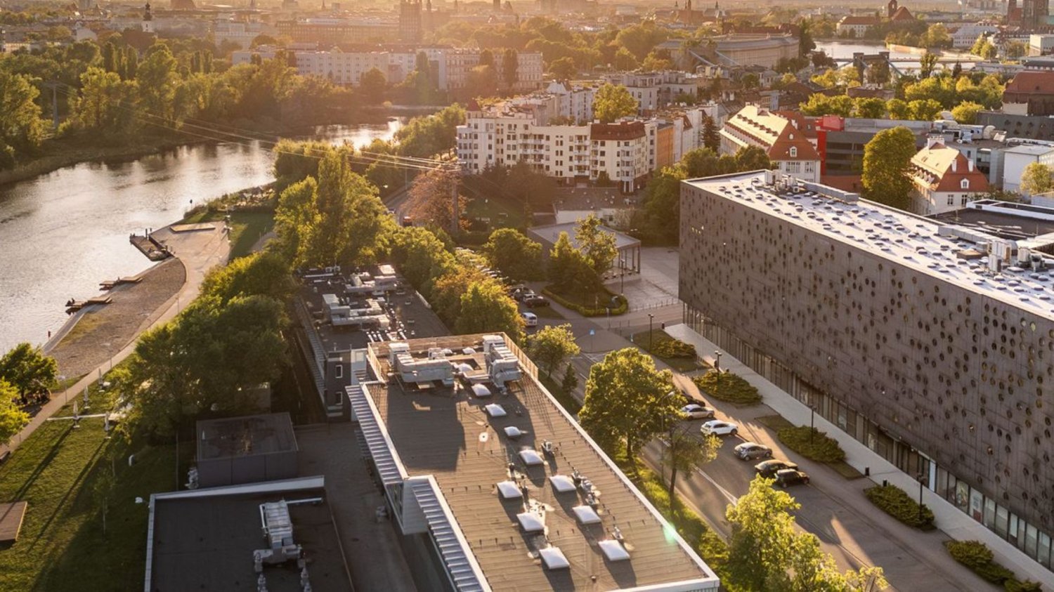 Panorama Wrocławia. Miasto zabiega o budowę gigafabryki do tworzenia AI.