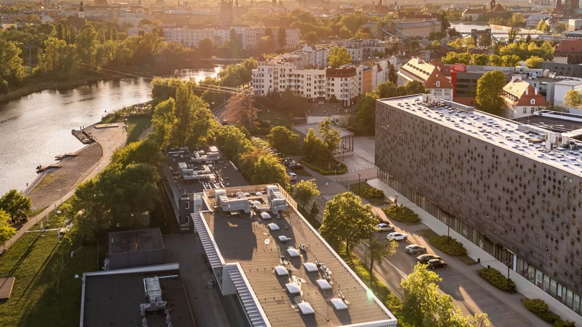 Wrocław chciałby gigantyczną fabrykę AI. Na szali są miliardy euro Panorama Wrocławia. Miasto zabiega o budowę gigafabryki do tworzenia AI.