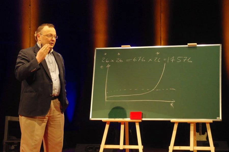 Dr Kulesza już w marynarce