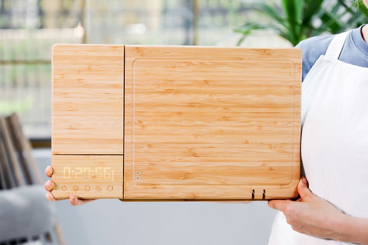 ChopBox to bambusowa deska do krojenia z paroma bajerami, które windują jej cenę do 776 złotych.