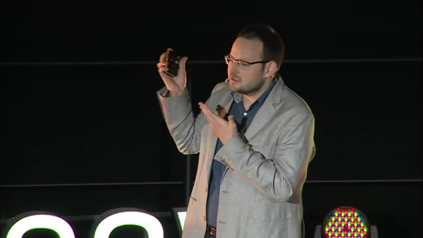 Oskar Skibski zawodowo zajmuje się kropkami