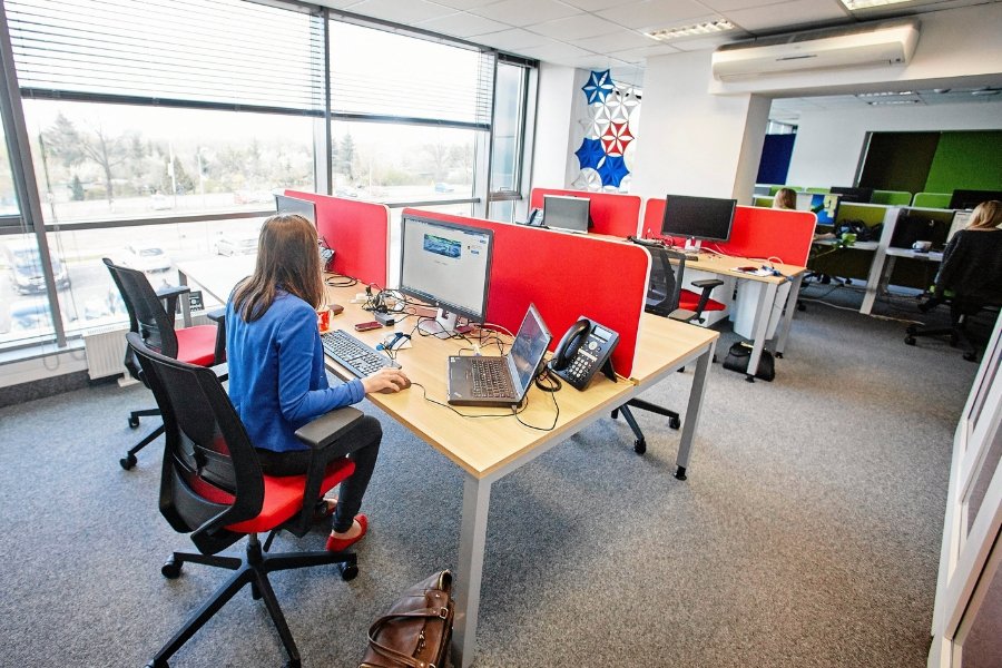 Łódzka siedziba banku Nordea. Praca doradcy bankowego dla klientów korporacyjnych nie ma jednak nic wspólnego z przesiadywaniem za biurkiem.