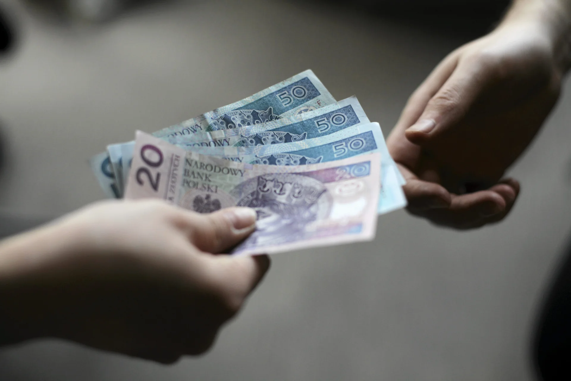 500+ płynie w większości do bogatszych rodzin.