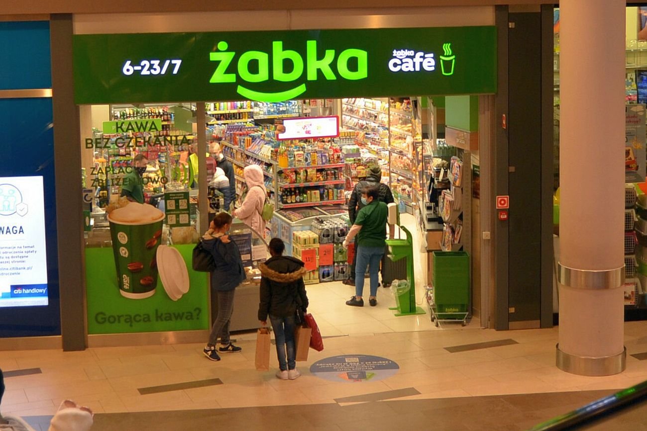 Żabka liczy straty: oszuści nabijali sobie konta żappsami i robili za nie zakupy