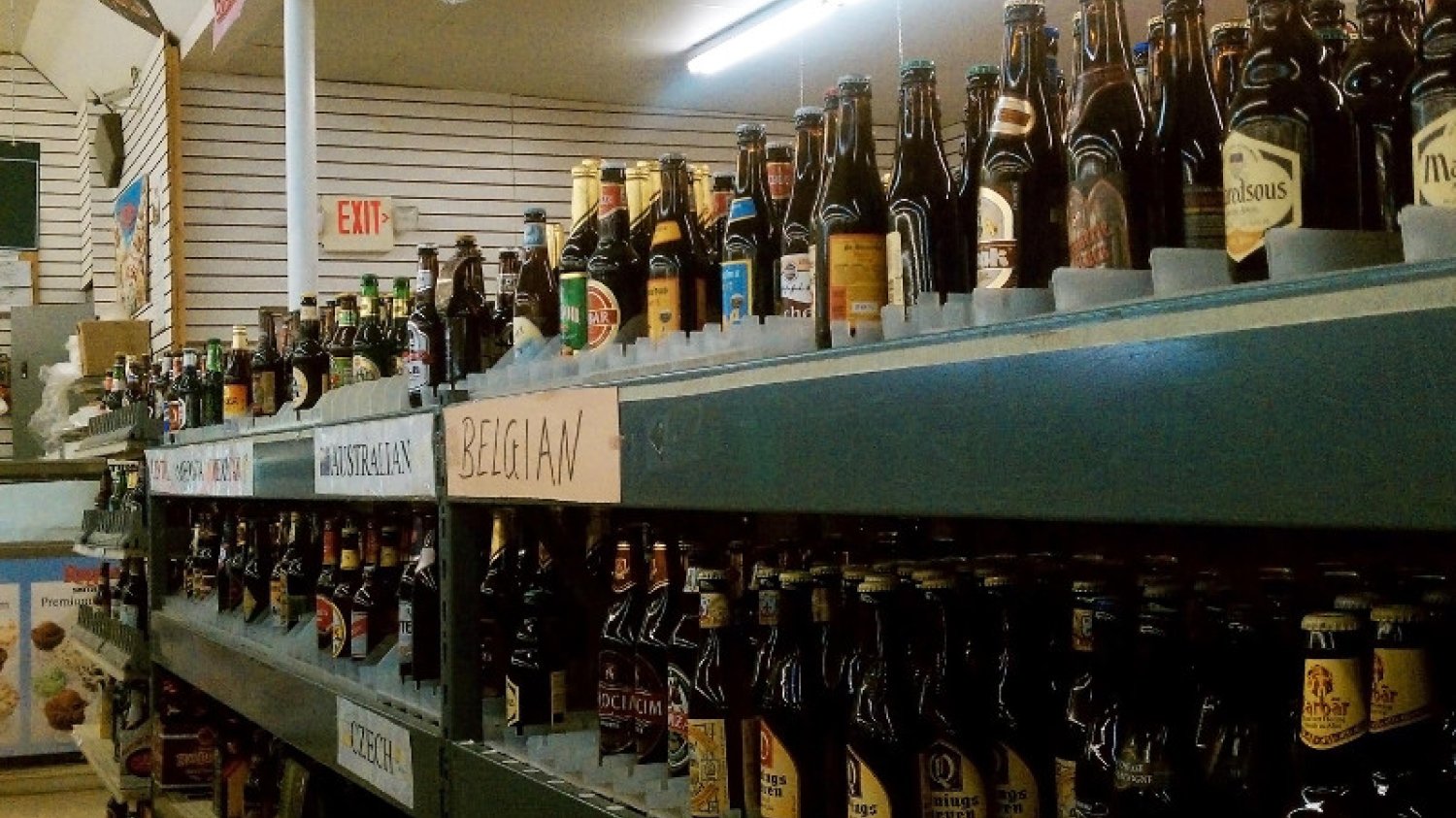 Alkohol w Polsce łatwiej kupić niż chleb. Mieszkańcy mają tego dość, a władze wielu miast chcą ograniczyć liczbę sklepów.