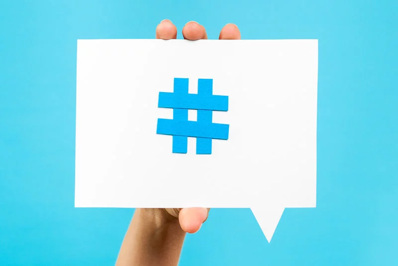 Hashtagi pojawiają się już nie tylko w mediach społecznościowych.