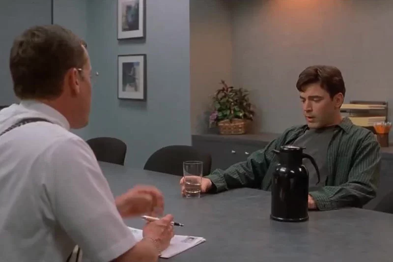 Film "Office Space" z 1999 roku pokazuje absurdy władzy pracodawców.