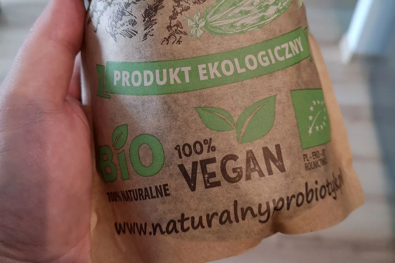 Ogórki kiszone są wegańskie? Producenci żywności prześcigają się w pomysłowości