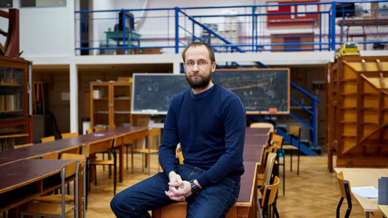 Dr inż. Rafał Dalewski, pomysłodawca projektu i twórca sztucznej pszczoły.
