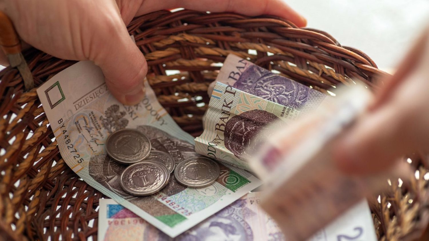 Obrót gotówkowy w polskim Kościele rodzi sporo patologii
