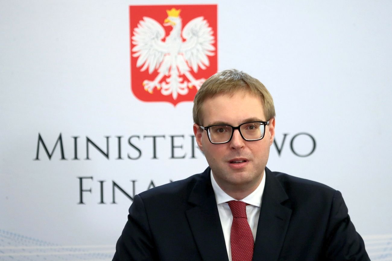 Pod projektem podpisany jest wiceminister Jan Sarnowski. Dwa dni temu stracił stanowisko za błędy w Polskim Ładzie - uważany jest za jednego z twórców felernych przepisów