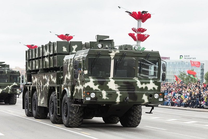 Wyrzutnia systemu Polonez podczas parady Dnia Niepodległości Białorusi.