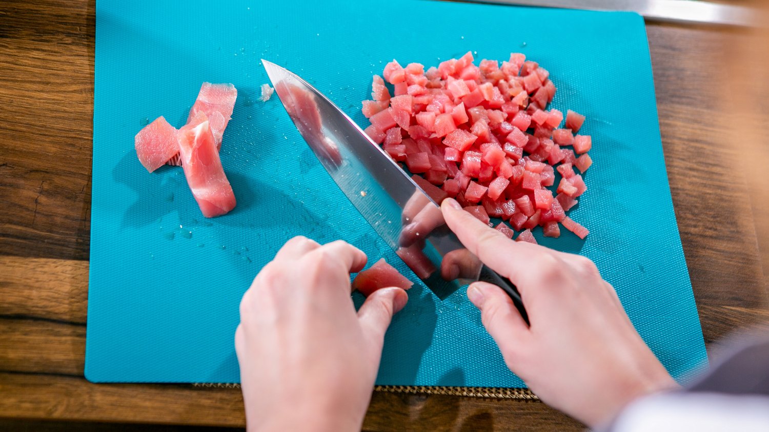 Jakość potraw w kontrolowanych przez Inspekcję wakacyjnych kurortach jest fatalna. Restauratorzy najczęściej oszukują na masie dań lub podmieniają składniki