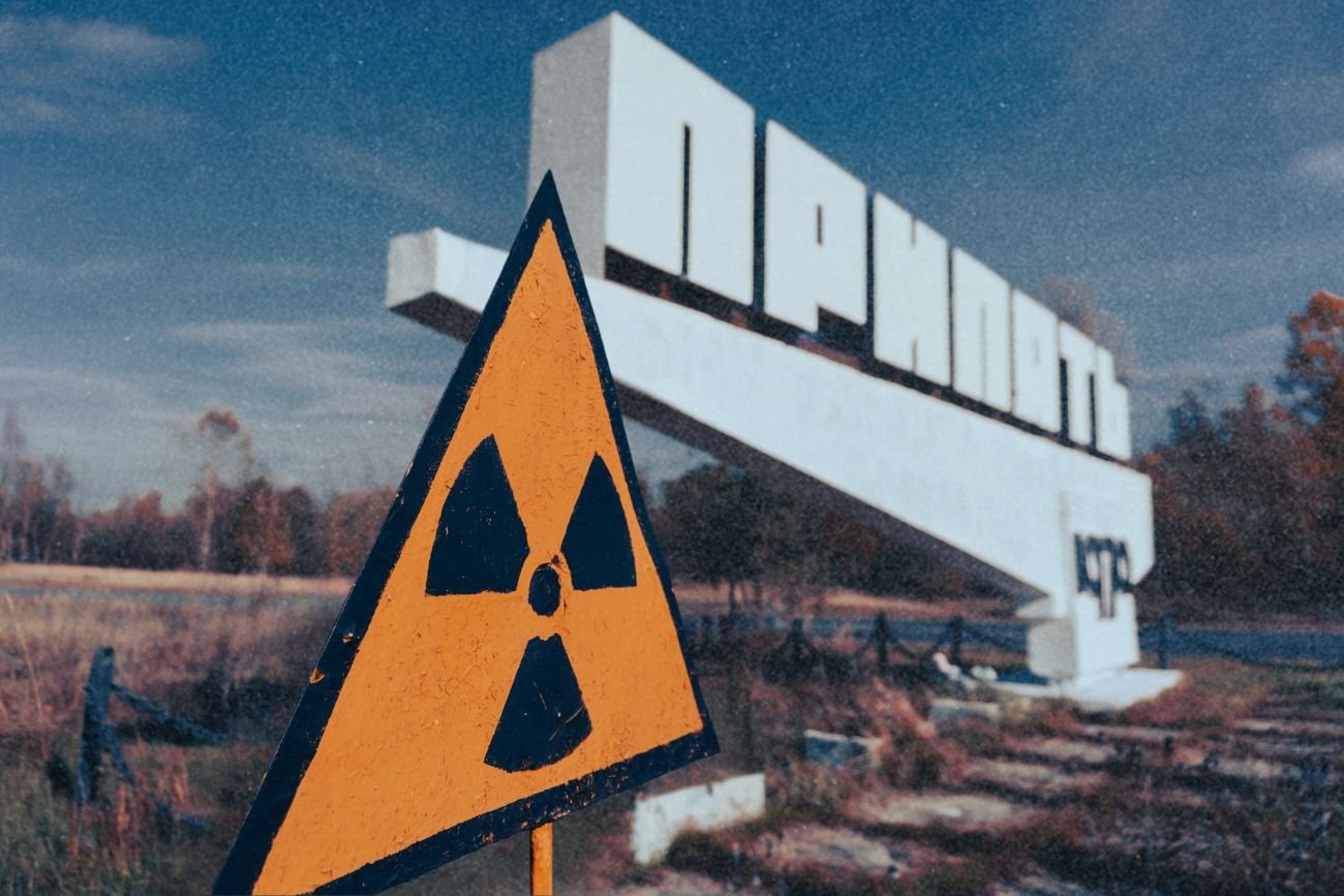 "Jesteśmy bliżej wojny nuklearnej niż kiedykolwiek". Kreml grozi bombą, prawica straszy wojną