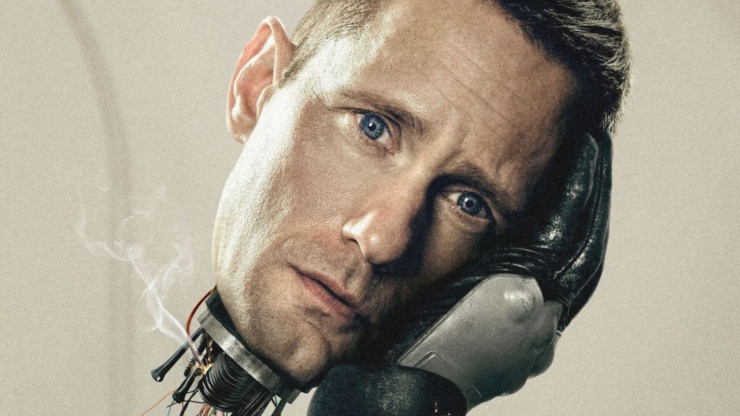Alexander Skarsgård jako Murderbot.
