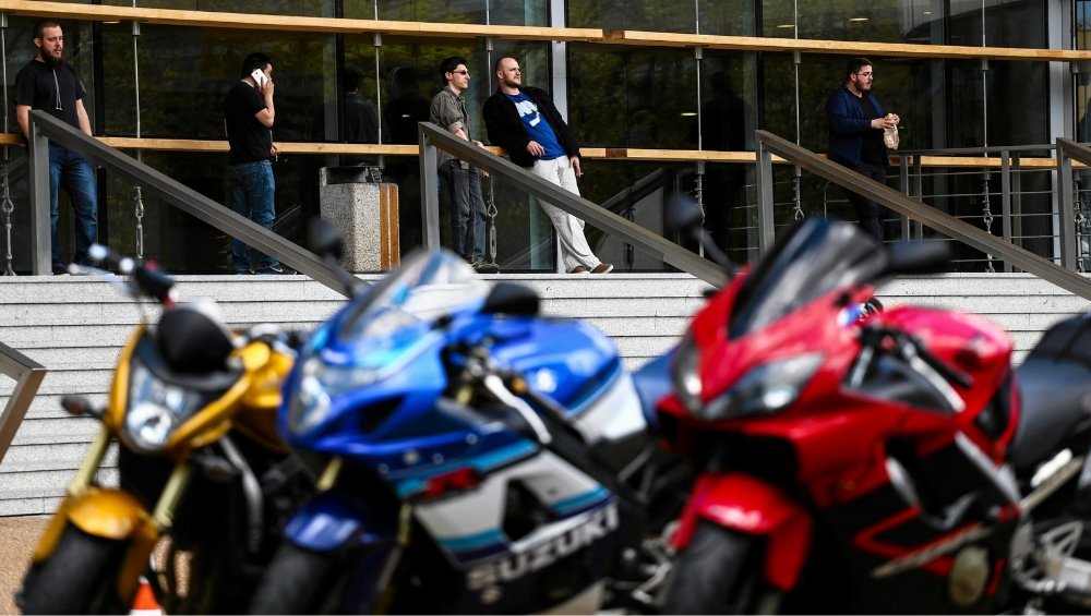 Jeszcze kilka lat temu żartowano, że przedsiębiorcy najchętniej zatrudniliby dwudziestolatka, tuż po studiach i bez dzieci, za to z 10-letnim doświadczeniem.