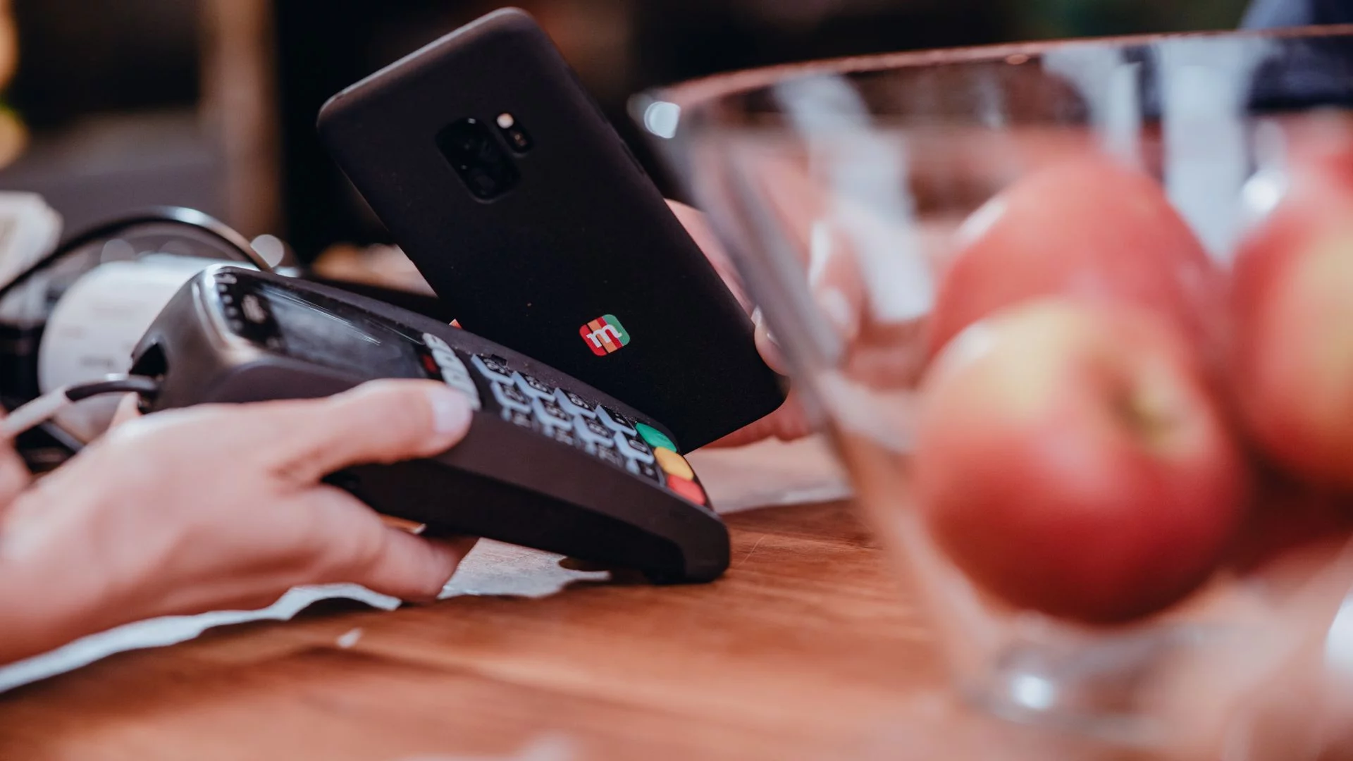 Zmiany w płatnościach od 2026 roku. Nowa oferta mBanku Płacenie telefonem. Nowa oferta limitów płatności mBanku wchodzi od stycznia.