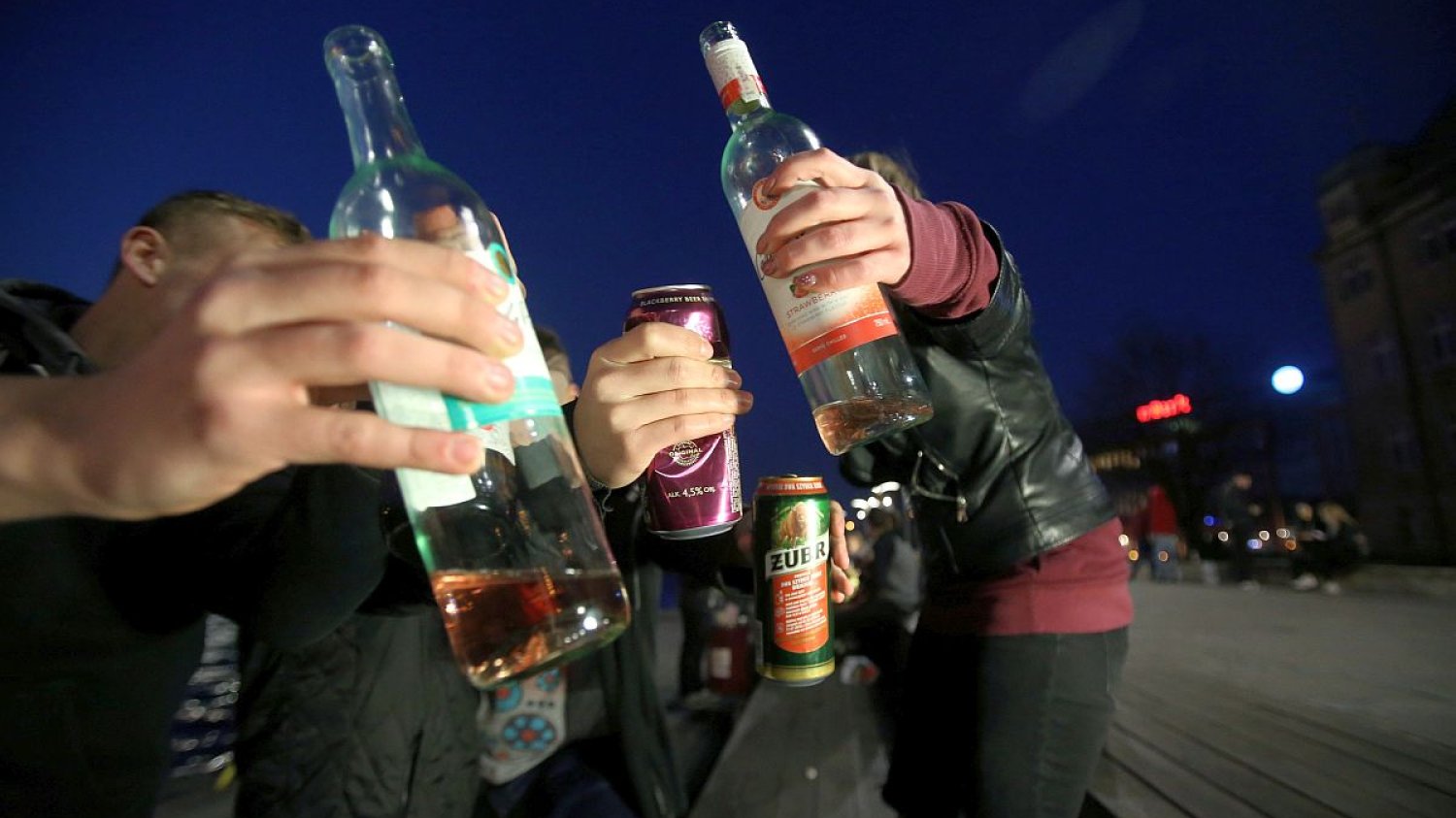 Pojawiają się pomysły, by wprowadzić minimalną cenę za alkohol. Wtedy pół litra wódki musiałoby kosztować nie mniej, niż 32 złote