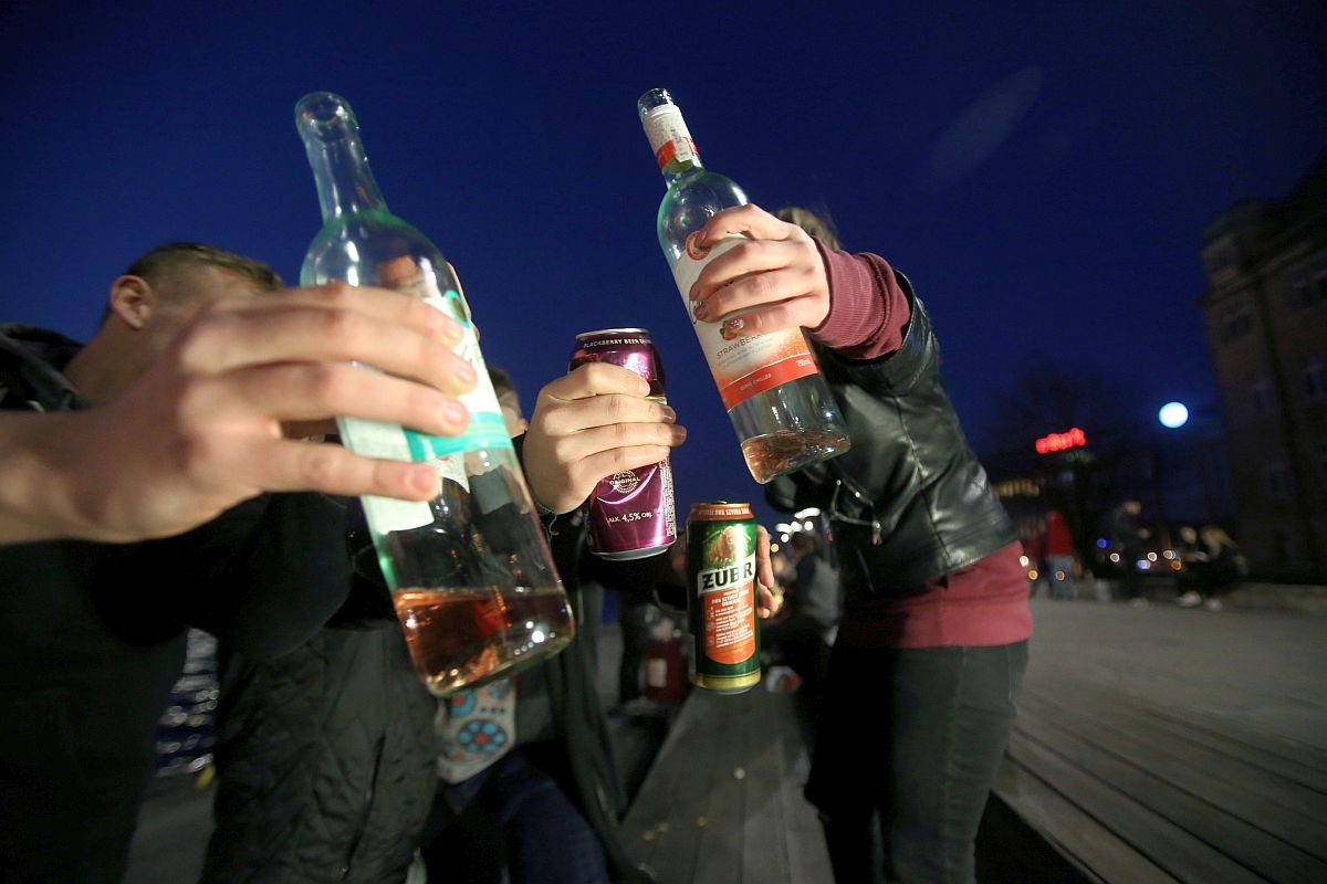 Pojawiają się pomysły, by wprowadzić minimalną cenę za alkohol. Wtedy pół litra wódki musiałoby kosztować nie mniej, niż 32 złote