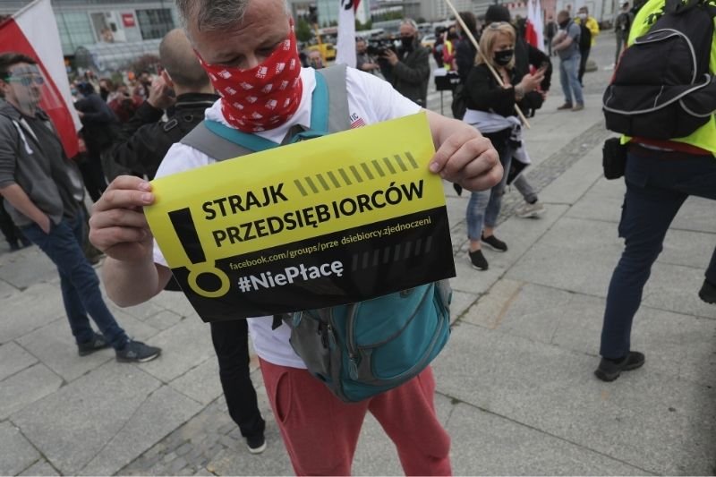 Na rybnickiego przedsiębiorcę sanepid nałożył karę ponad 6 tys. zł za brak maseczki podczas Protestu Przedsiębiorców w Warszawie.