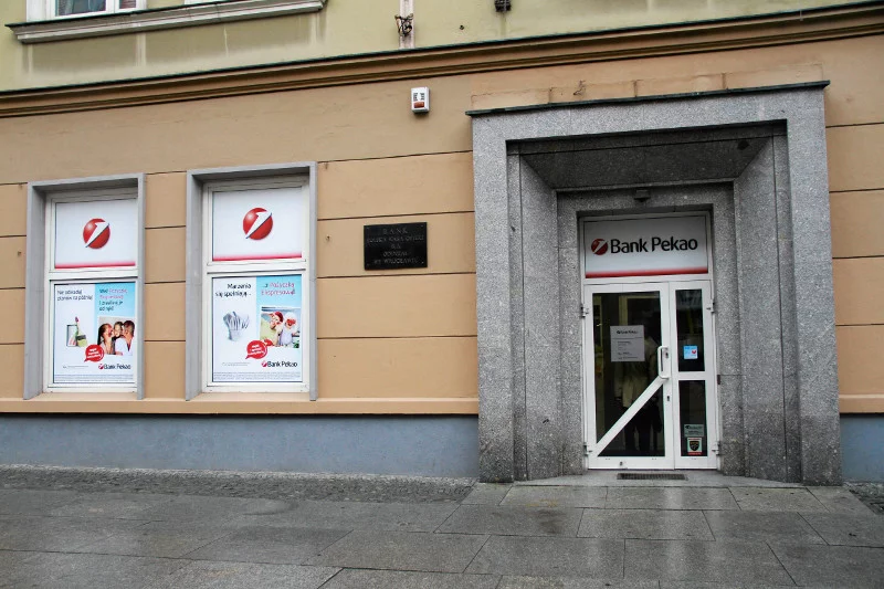 Pekao rozważy możliwość kupna Raiffeisen Bank Polska.