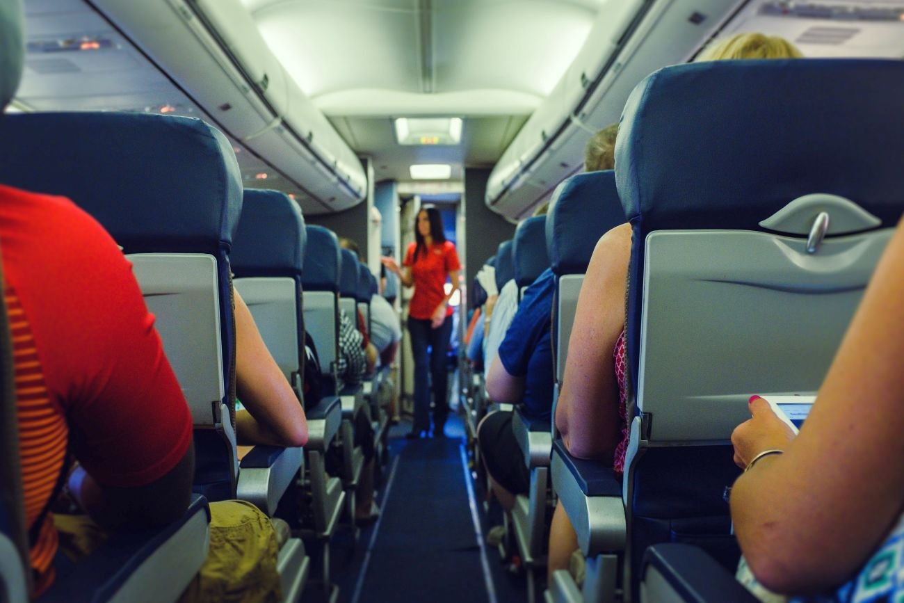 Opłata za gwarancję miejsca w schowku nad głową? Tego jeszcze nie było