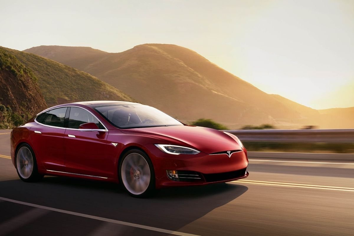 Tesla Model S przejechał 647 km na jednym ładowaniu