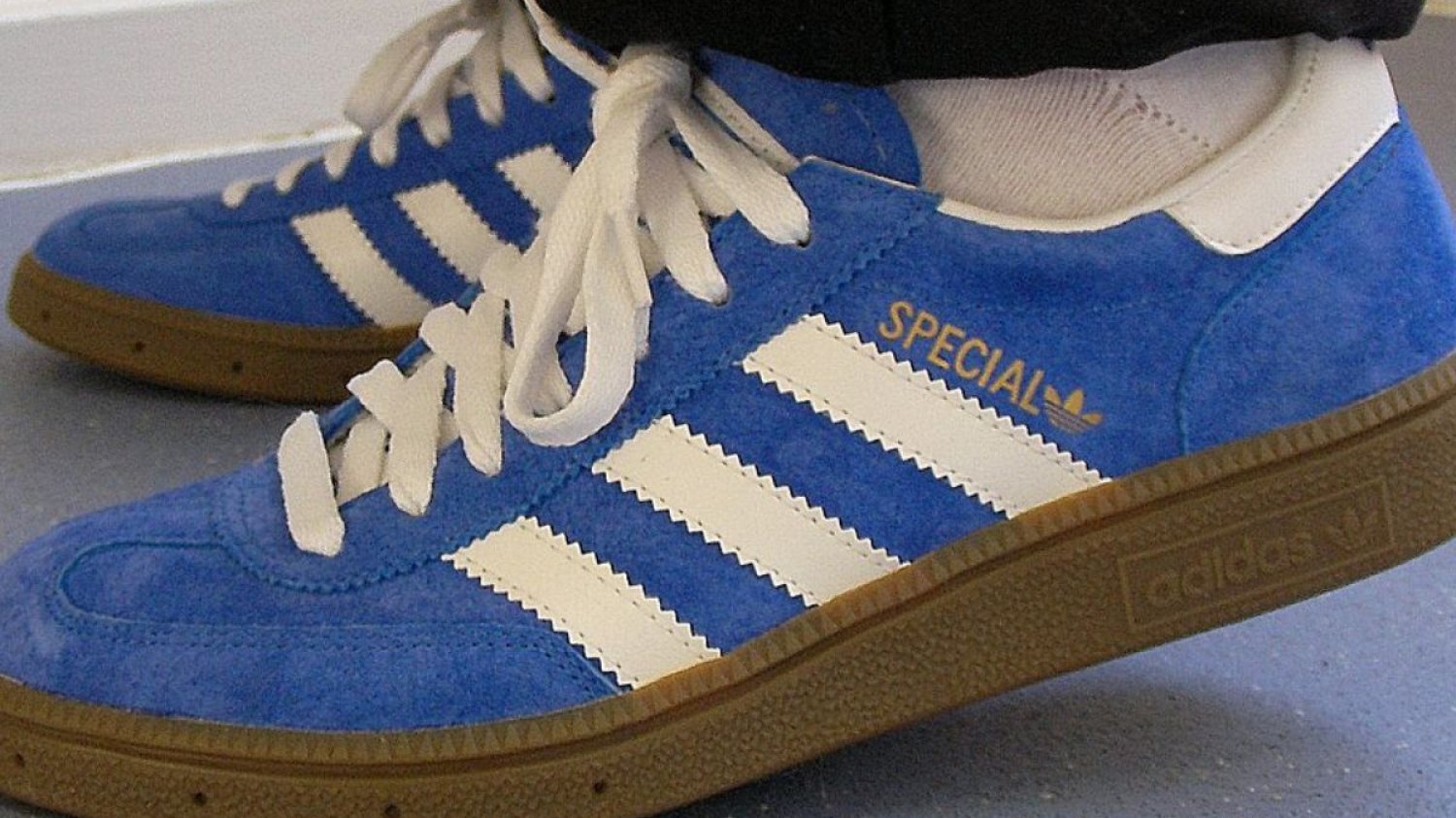 Adidas przegrał walkę o trzy paski. Firma nie ma do nich wyłączności.