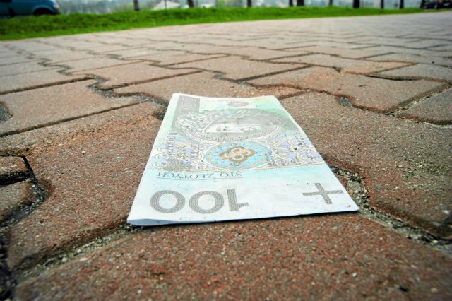 Pieniądze odkładane na emeryturę w III filarze można odliczyć od podatku PIT. Dzięki temu w naszych portfelach może zostać ponad 1500 zł.