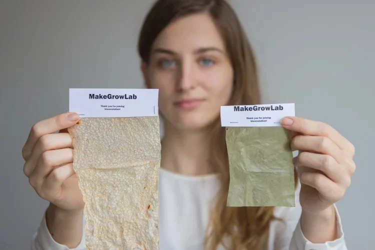 Róża Rutkowska prezentuje materiał Scoby.