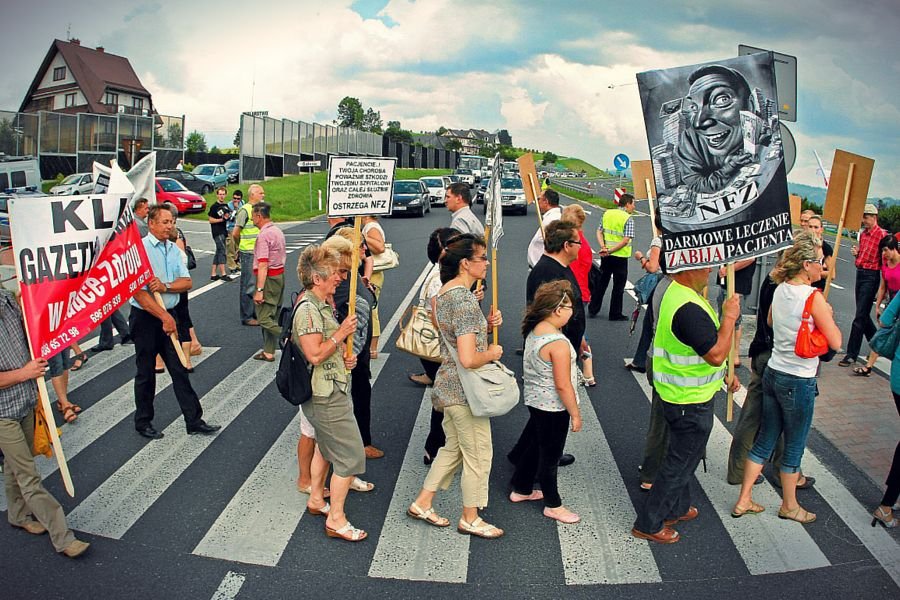 Protest pracowników szpitala w Rabce przeciw dyskryminacji placówki przez małopolski NFZ, 2011 r.