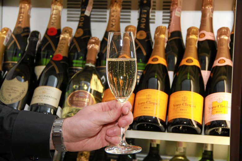 W wyniku awarii silosu na chodnik wylało się kilkadziesiąt tysięcy litrów Prosecco