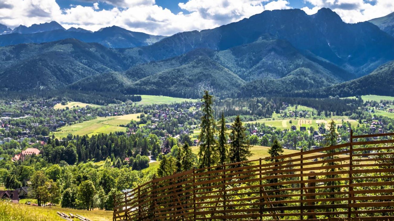 Tatry -widok na dolinę Zakopanego.
