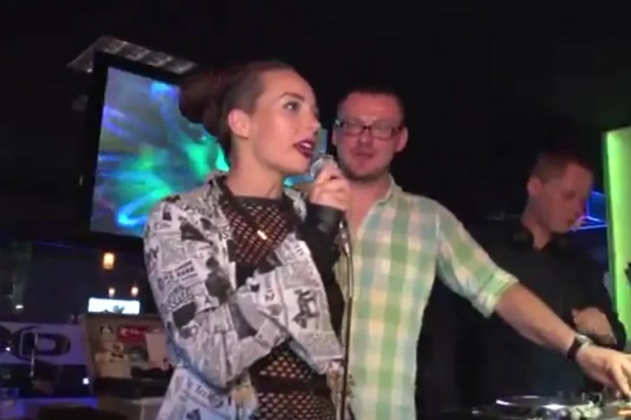 Annomalia podczas imprezy charytatywnej w jednym z warszawskich klubów.