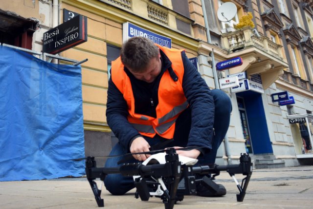 Drony stały się dzisiaj technologią tak tanią, że powszechnie zagościły na polskich niebach