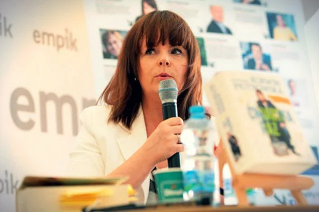 - Bardzo mi się podoba, że nie siedział na tyłku i zrobił coś w kierunku realizacji swoich marzeń - mówi o Jakóbiaku Karolina Korwin-Piotrowska