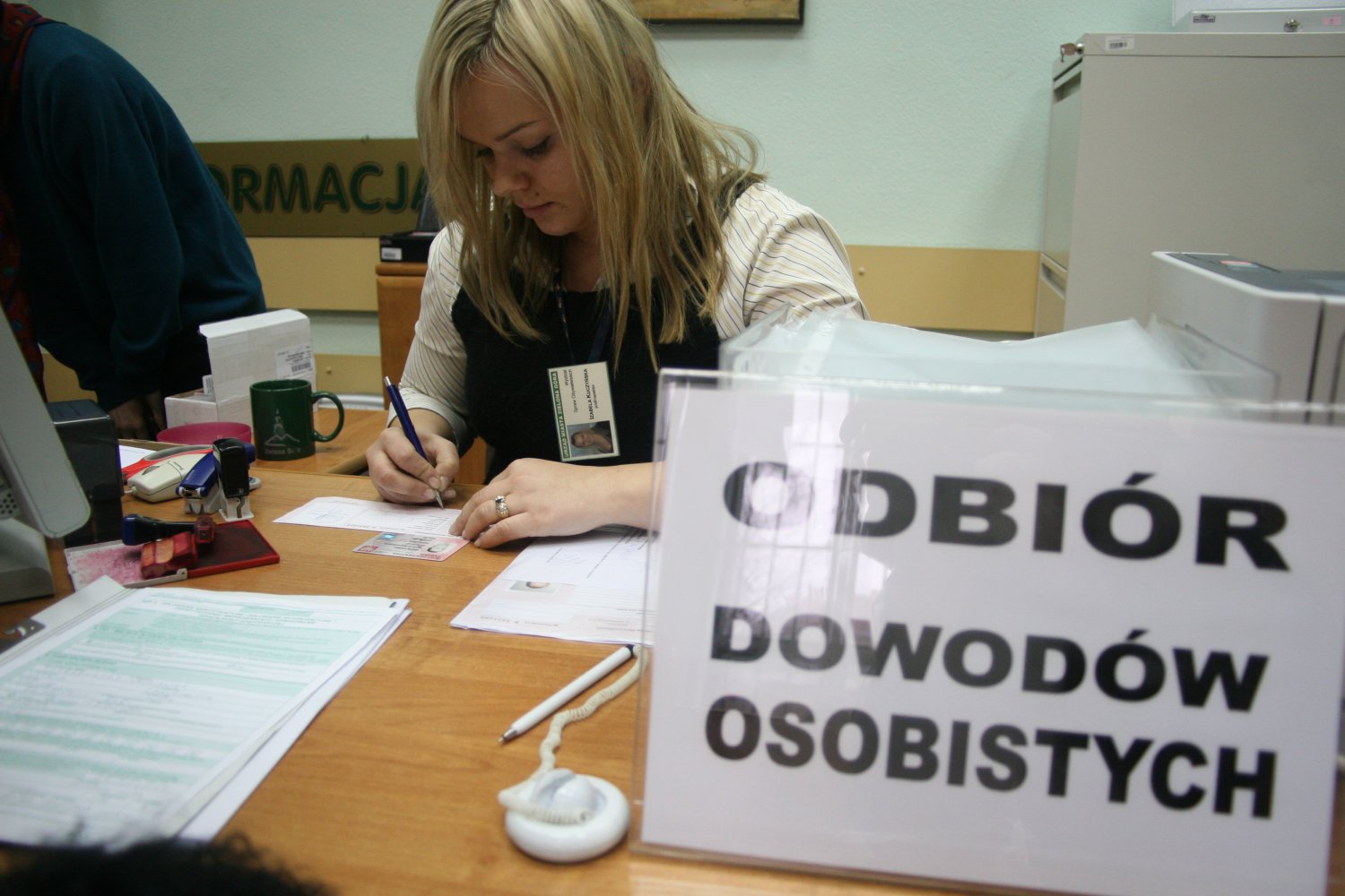 Pierwsze e-dowody mają być wydawane już w marcu. Jednak wciąż nie ma do nich czytników.