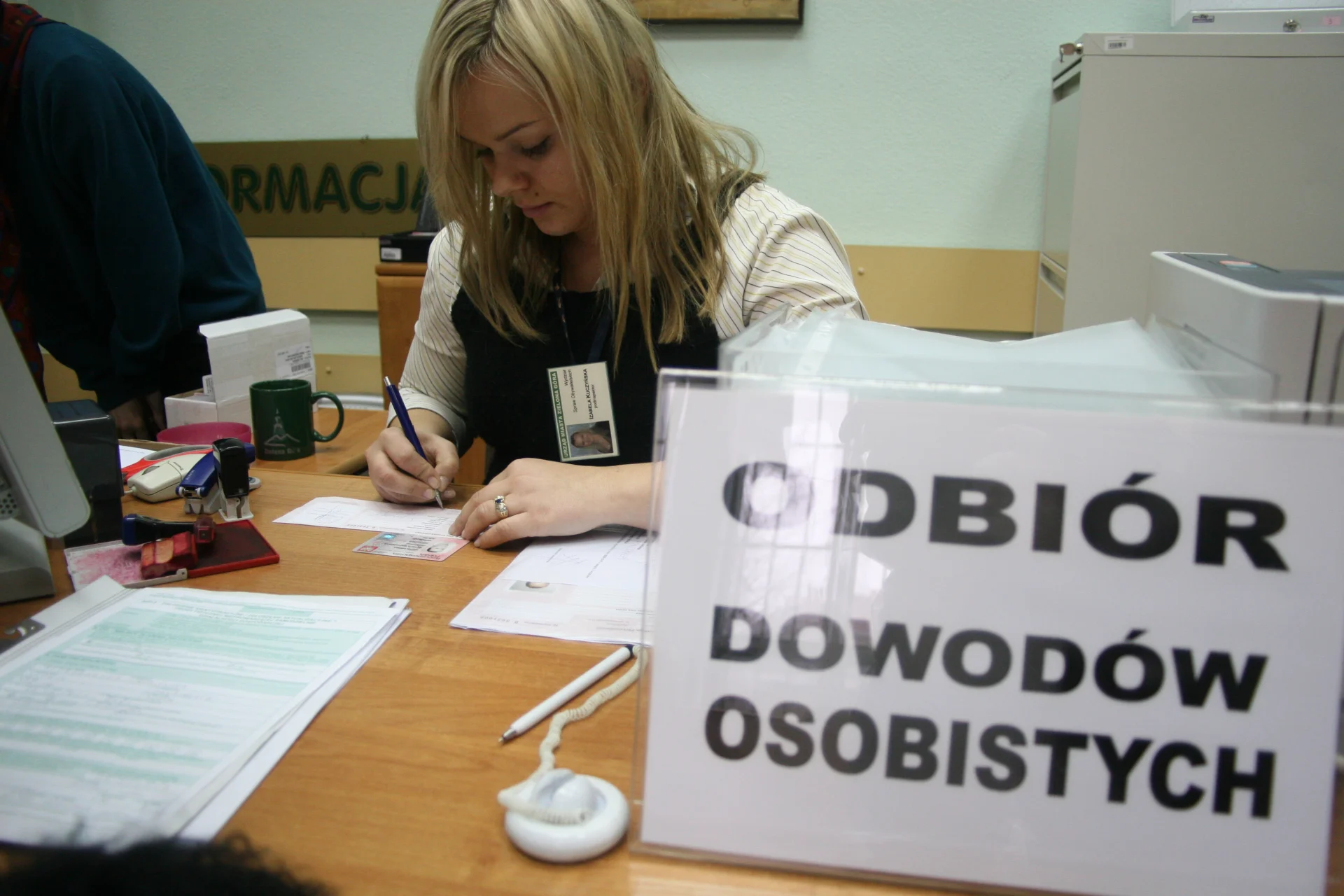 Pierwsze e-dowody mają być wydawane już w marcu. Jednak wciąż nie ma do nich czytników.