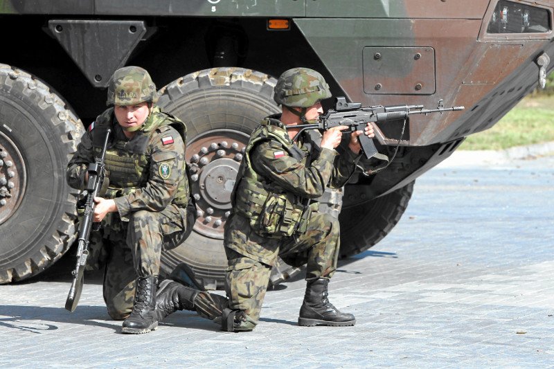 W 2015 roku Polska wyda na zbrojenia 10,3 mld dolarów. 3 razy więcej niż w 2000 roku.