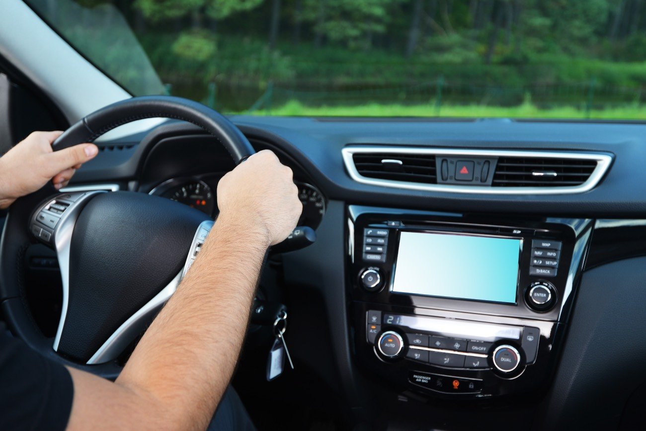 odbiornik radiowy w samochodzie